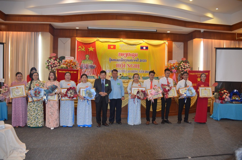 hình ảnh cao su việt lào